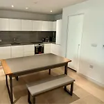 River View Balcony Spacious 1 Bed Xl Sofa & Tv