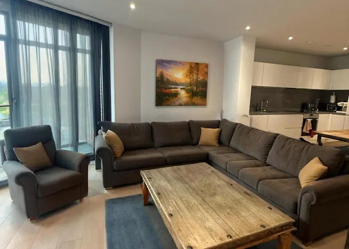 River View Balcony Spacious 1 Bed Xl Sofa & Tv