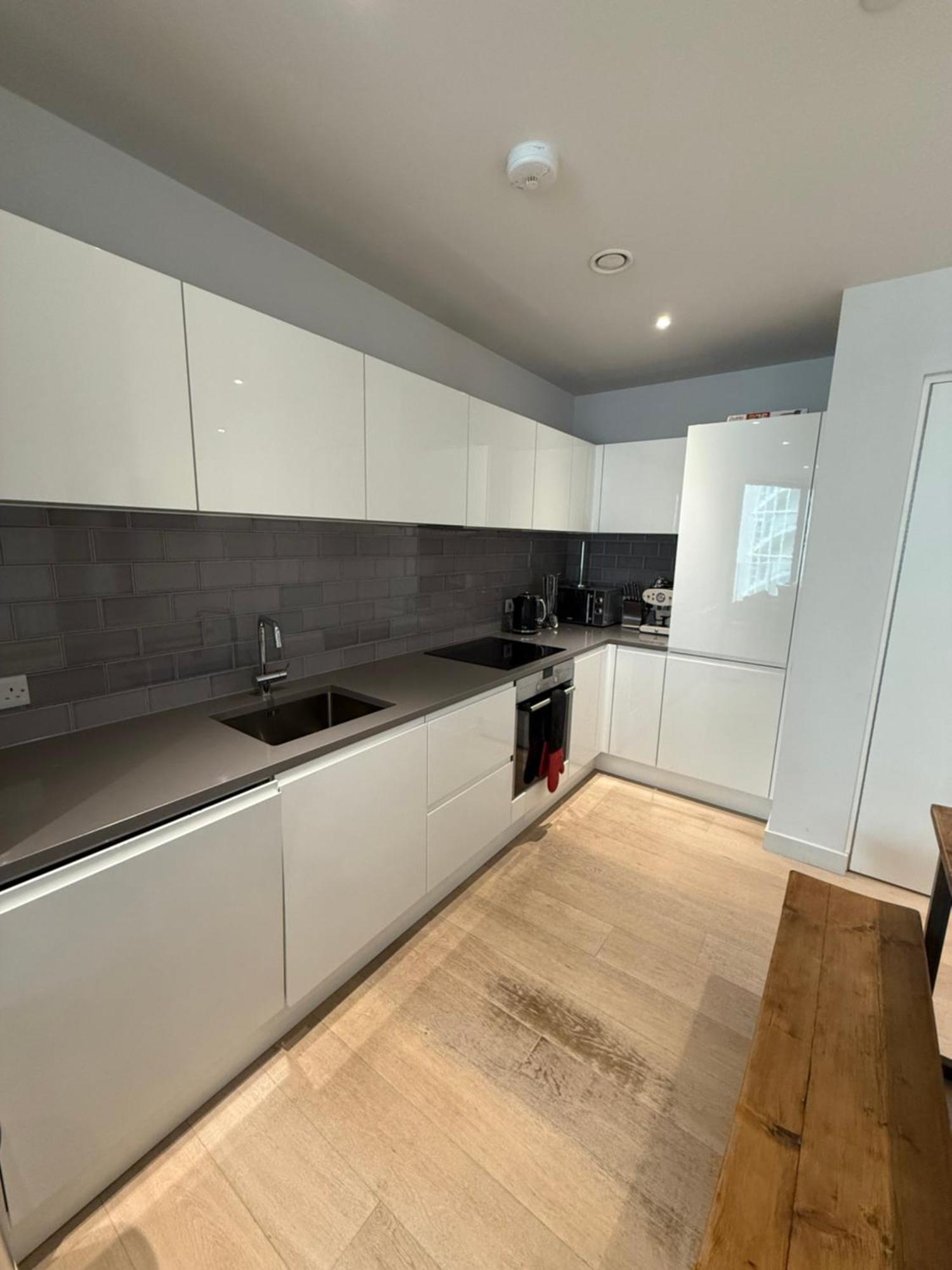 River View Balcony Spacious 1 Bed Xl Sofa & Tv London
