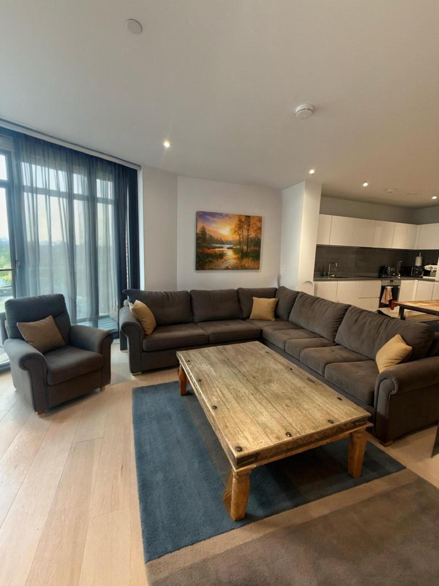Apartment River View Balcony Spacious 1 Bed Xl Sofa & Tv *